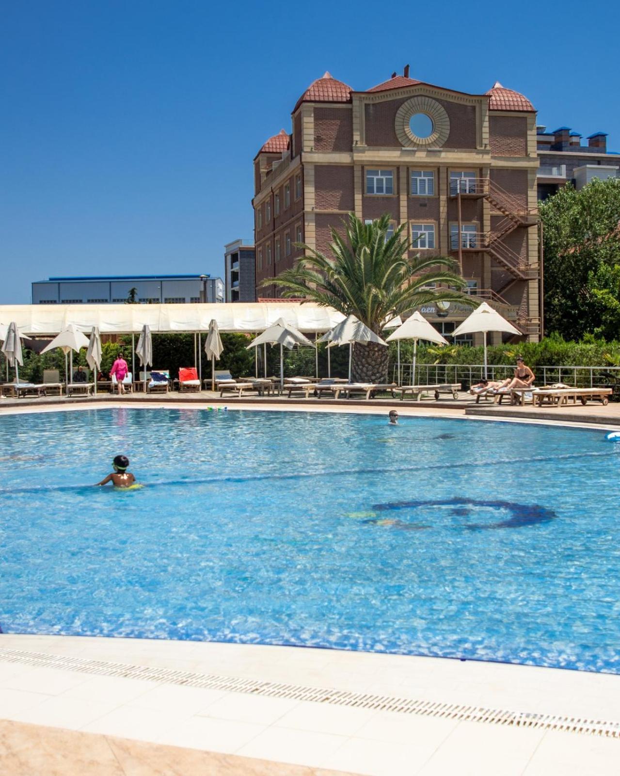 Green City Resort Hotel Баку Экстерьер фото